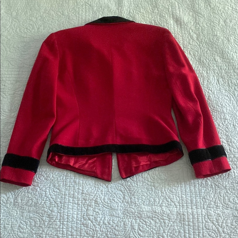 Vintage Red and Black Velvet Blazer with Cropped Design - Picture 5 of 5